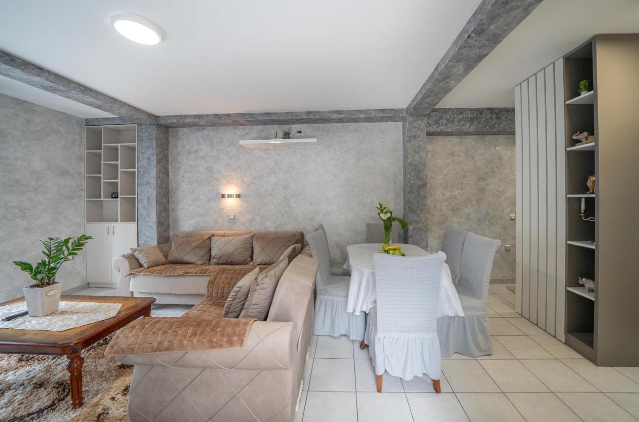 Apartman Anja Risan Esterno foto