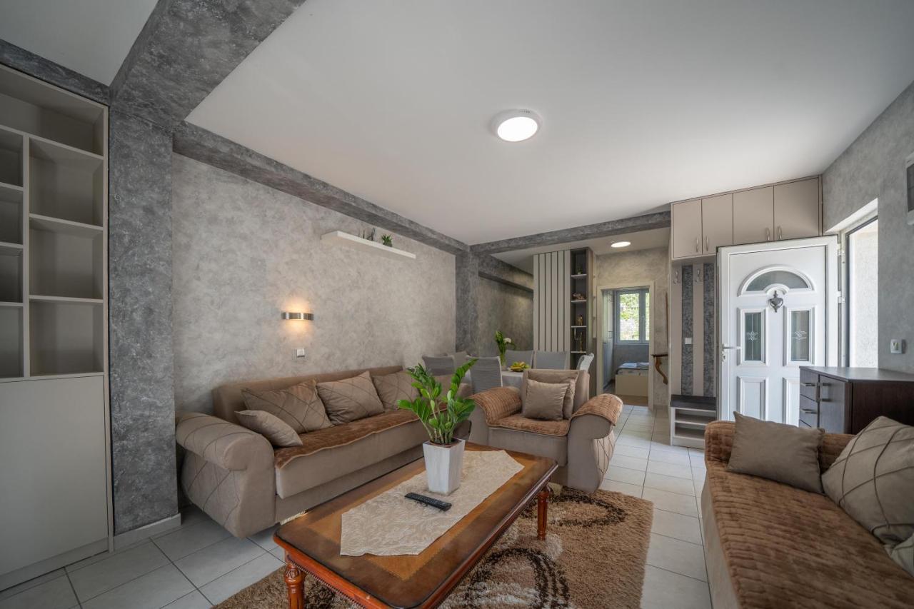 Apartman Anja Risan Esterno foto